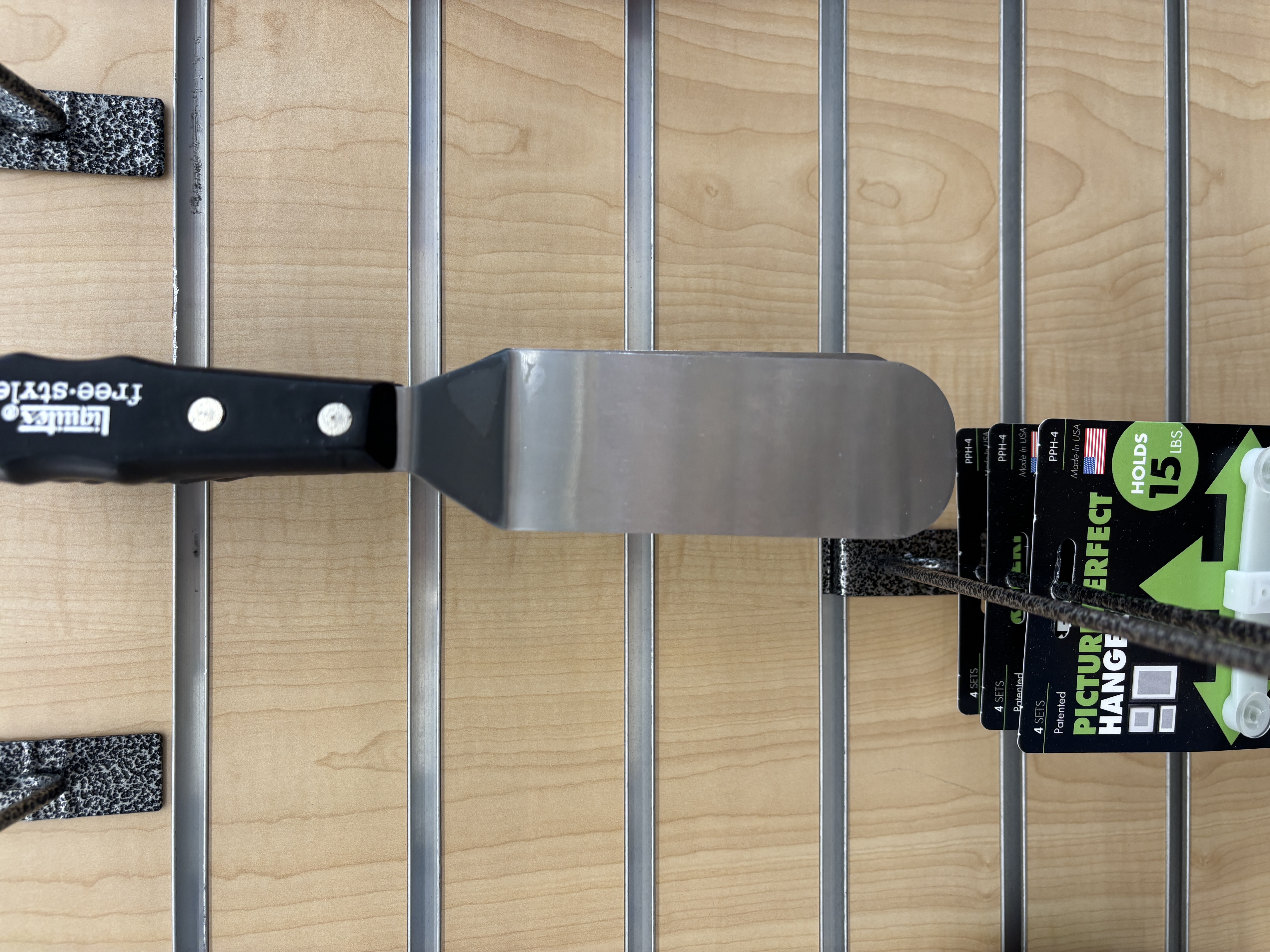 Metal spatula that produces a sharp metallic clink when it hits a surface.