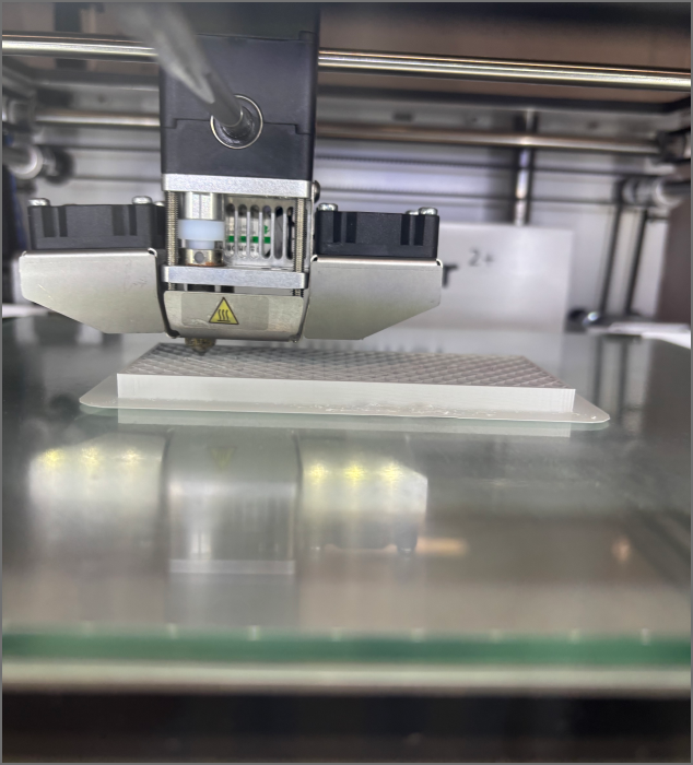 The image shows the print head of the Ultimaker 2+ printer in print-ready status.