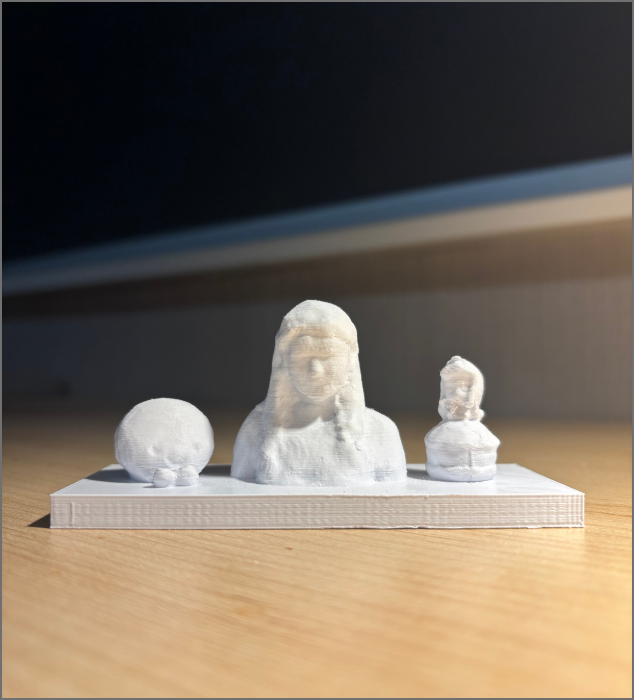 The image shows the 3D-printed finished product after support removal, with all three models displaying their complete appearance.